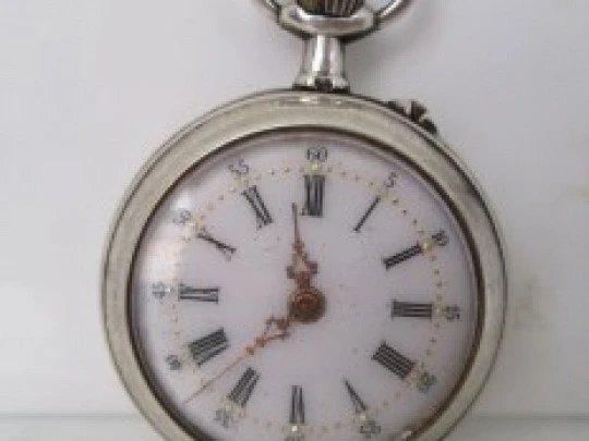 Reloj bolsillo mujer. Plata ley. Dial porcelana. Cuerda remontoir