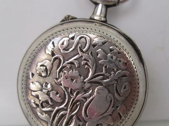 Reloj bolsillo mujer. Plata ley. Dial porcelana. Cuerda remontoir