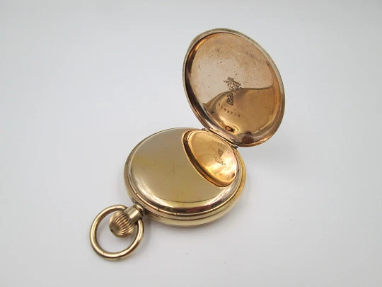 Reloj bolsillo saboneta Elgin con cadena. Chapado en oro. Dial porcelana. Remontoir