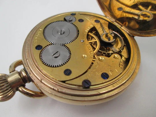 Reloj bolsillo saboneta Elgin con cadena. Chapado en oro. Dial porcelana. Remontoir