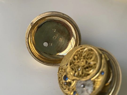 Reloj catalino J. Williamson. Siglo XVIII. Llaves. Decoración floral. Plata vermeil