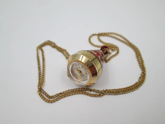 Reloj colgante cónico Mortima. Metal dorado y esmalte rojo. Cuerda manual