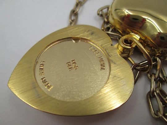 Reloj colgante corazón Lys. Metal dorado. Cuerda. Llave y cadena. 1970. Suiza