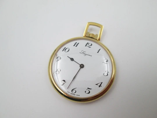 Reloj colgante Longines. Metal chapado oro. Cuerda manual. Esfera blanca. Suiza. 1950