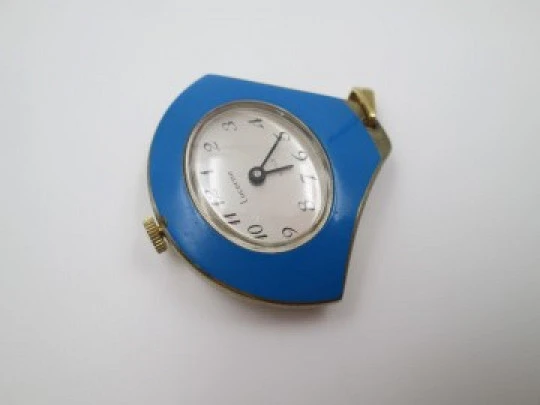 Reloj colgante Lucerne. Chapado oro y esmalte azul. Cuerda. 1960. Suiza