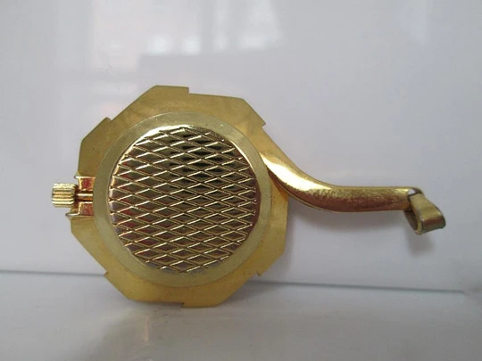 Reloj colgante Lucerne. Metal dorado y esmalte bicolor. 1960