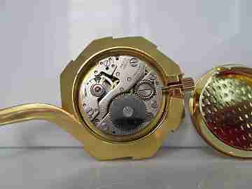 Reloj colgante Lucerne. Metal dorado y esmalte bicolor. 1960