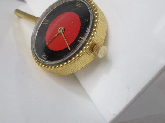 Reloj colgante Lucerne. Metal dorado. Suiza. Cuerda. 1960