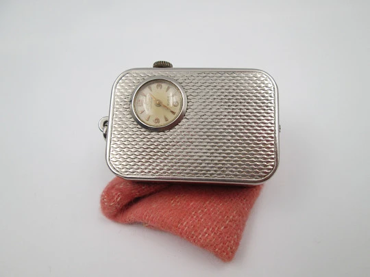 Reloj colgante R. Jaquet Genève con caja de música. Metal plateado. Cuerda manual. 1940