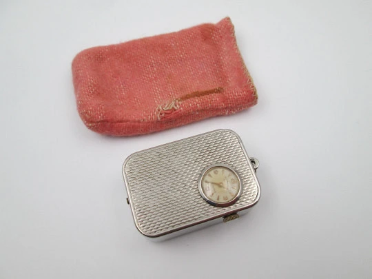 Reloj colgante R. Jaquet Genève con caja de música. Metal plateado. Cuerda manual. 1940