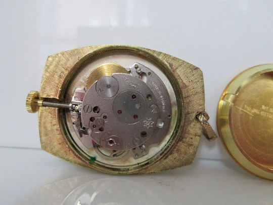 Reloj colgante Wilson. Chapado oro y esmalte verde. Cuerda. 1960