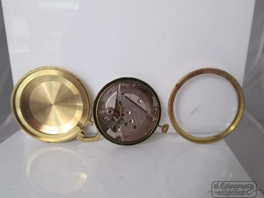 Reloj colgante Zentra. Metal chapado oro. Cuerda manual. Alemania. 1960