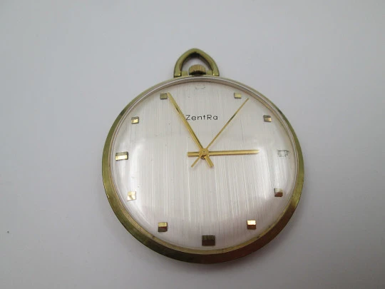Reloj colgante Zentra. Metal chapado oro. Cuerda manual. Argolla. Alemania. 1960