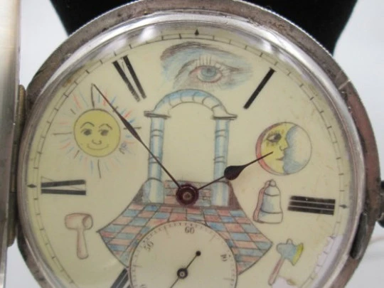 Reloj de bolsillo a llaves. Plata de ley. Esfera masónica. Siglo XIX. Segundero