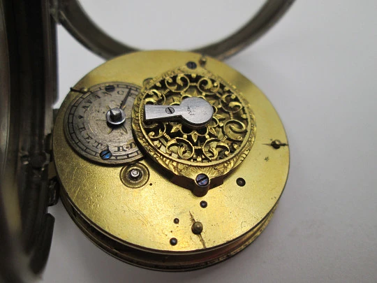 Reloj de bolsillo catalino. Metal plateado. Esfera porcelana blanca. Cuerda a llave