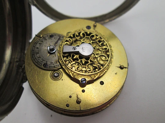 Reloj de bolsillo catalino. Metal plateado. Esfera porcelana blanca. Cuerda a llave