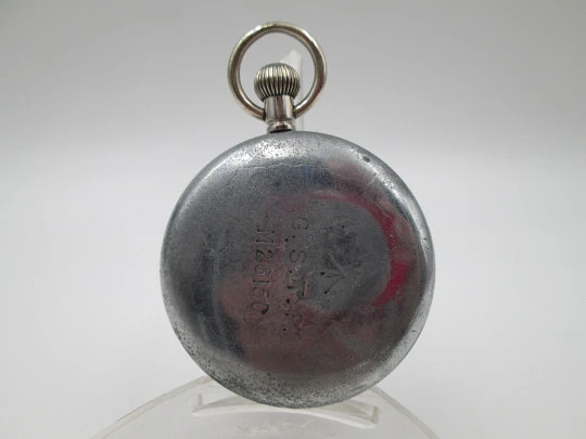 Reloj de bolsillo militar. Metal plateado. Esfera negra. Cuerda manual. Segundero. Suiza. 1940