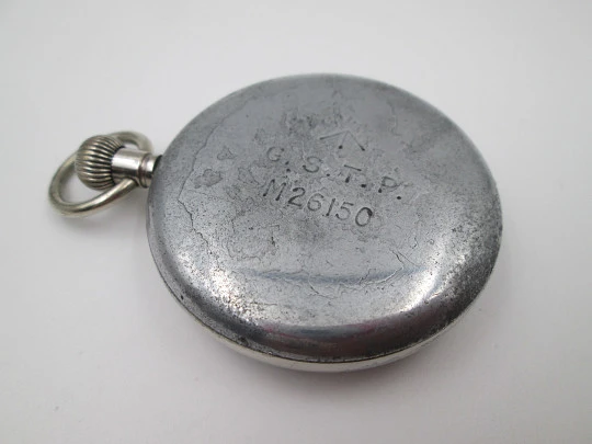 Reloj de bolsillo militar. Metal plateado. Esfera negra. Cuerda manual. Segundero. Suiza. 1940