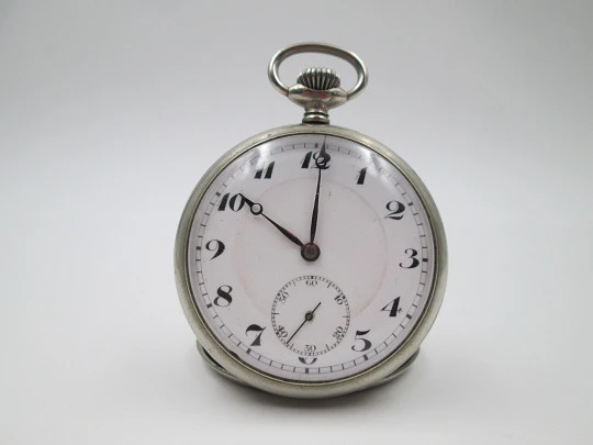 Reloj de bolsillo. Alpaca blanca. Dial porcelana. Cuerda remontoir. Lepine. Europa. 1920