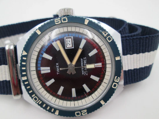 Reloj de buceo Timex Pepsi. 1960. Acero / metal. Cuerda manual. Calendario. USA