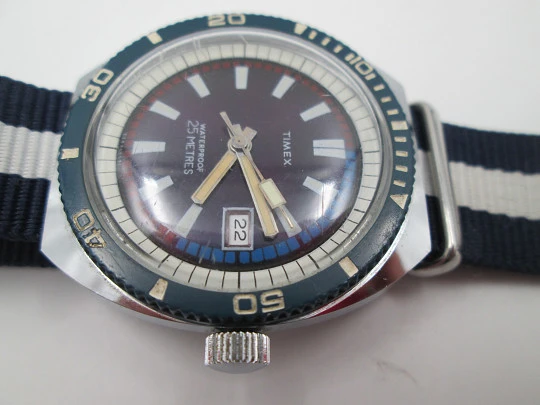 Reloj de buceo Timex Pepsi. 1960. Acero / metal. Cuerda manual. Calendario. USA