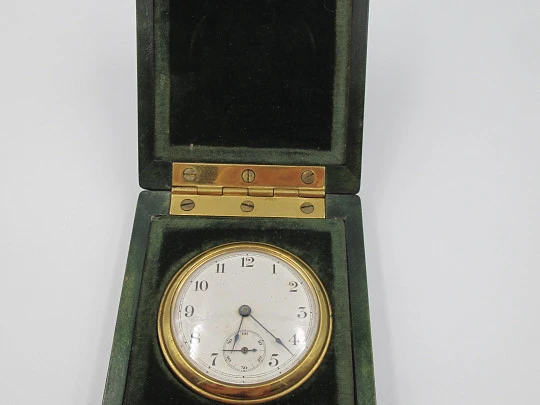 Reloj de escritorio y viaje Waterbury. Cuerda manual. Estuche de madera. 1920. EEUU Reloj de escritorio y viaje Waterbury. Cuerda manual. Estuche de madera. 1920. EEUU