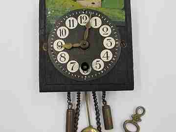 Reloj de pared en miniatura. Años 40-50. Pendolín. Madera pintada