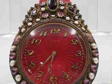 Reloj de pared Schild & Co. Bronce, amatistas, perlas y esmaltes. 1900