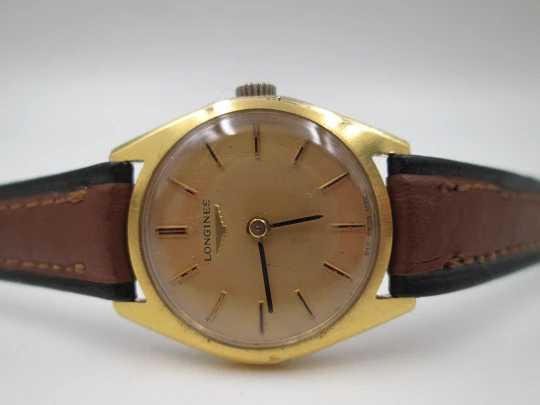 Reloj de pulsera mujer Longines. Chapado en oro y fondo de acero. Cuerda manual. 1970 Reloj de pulsera mujer Longines. Chapado en oro y fondo de acero. Cuerda manual. 1970