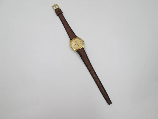 Reloj de pulsera mujer Longines. Chapado en oro y fondo de acero. Cuerda manual. 1970 Reloj de pulsera mujer Longines. Chapado en oro y fondo de acero. Cuerda manual. 1970