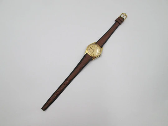 Reloj de pulsera mujer Longines. Chapado en oro y fondo de acero. Cuerda manual. 1970 Reloj de pulsera mujer Longines. Chapado en oro y fondo de acero. Cuerda manual. 1970
