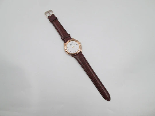 Reloj de vestir de cuarzo para caballero Seiko. Acero y chapado en oro. Calendario. 1980
