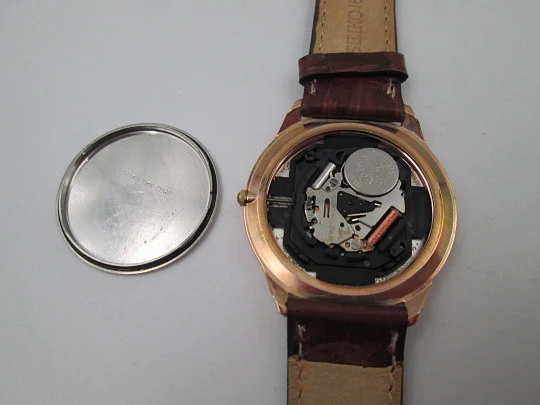Reloj de vestir de cuarzo para caballero Seiko. Acero y chapado en oro. Calendario. 1980