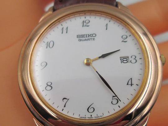 Reloj de vestir de cuarzo para caballero Seiko. Acero y chapado en oro. Calendario. 1980