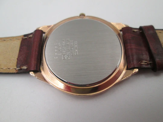 Reloj de vestir de cuarzo para caballero Seiko. Acero y chapado en oro. Calendario. 1980