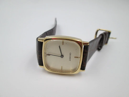 Reloj de vestir para mujer Orient. Chapado oro y acero inoxidable. Cuerda manual. 1980