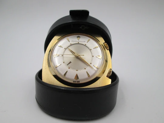 Reloj de viaje con alarma Jaeger LeCoultre Memovox. Chapado en oro. Estuche. 1970