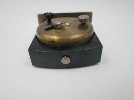 Reloj despertador de sobremesa a cuerda Appella. Bronce pavonado verde. Suiza. 1970 Reloj despertador de sobremesa a cuerda Appella. Bronce pavonado verde. Suiza. 1970