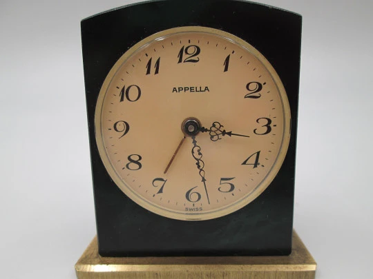 Reloj despertador de sobremesa a cuerda Appella. Bronce pavonado verde. Suiza. 1970 Reloj despertador de sobremesa a cuerda Appella. Bronce pavonado verde. Suiza. 1970