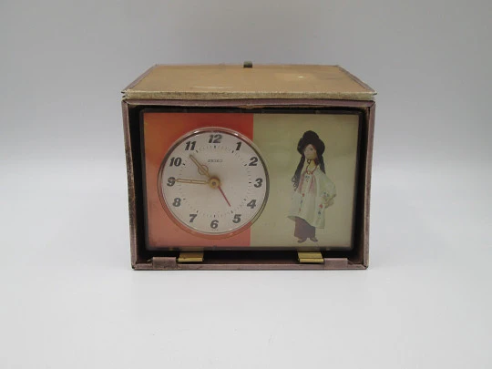 Reloj despertador de sobremesa Seiko Puppet. Forma de libro. Cuerda manual. Japón. 1970 Reloj despertador de sobremesa Seiko Puppet. Forma de libro. Cuerda manual. Japón. 1970