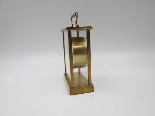 Reloj despertador de sobremesa Swiza 8 días cuerda. Bronce. Esfera gris. Suiza. 1970 Reloj despertador de sobremesa Swiza 8 días cuerda. Bronce. Esfera gris. Suiza. 1970