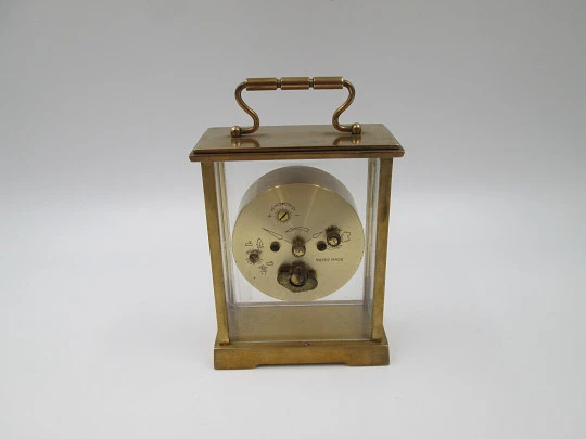 Reloj despertador de sobremesa Swiza 8 días cuerda. Bronce. Esfera gris. Suiza. 1970 Reloj despertador de sobremesa Swiza 8 días cuerda. Bronce. Esfera gris. Suiza. 1970