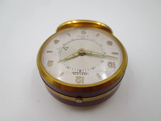 Reloj despertador de sobremesa y viaje Jaeger. Bronce y esmalte rojo. 8 días cuerda