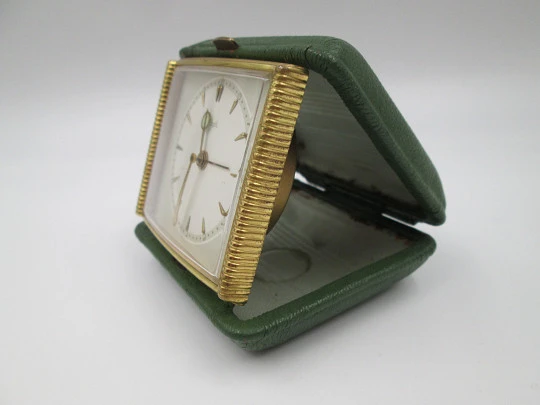 Reloj despertador de sobremesa y viaje Kienzle. Cuerda manual. Metal dorado Reloj despertador de sobremesa y viaje Kienzle. Cuerda manual. Metal dorado