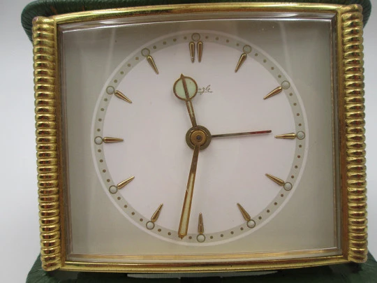 Reloj despertador de sobremesa y viaje Kienzle. Cuerda manual. Metal dorado Reloj despertador de sobremesa y viaje Kienzle. Cuerda manual. Metal dorado