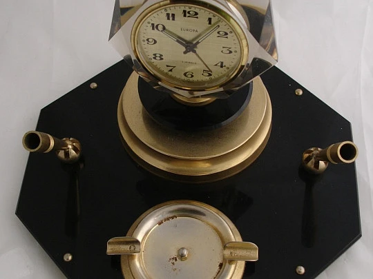 Reloj despertador musical Europa. Metal dorado y resina negra. Alemania. 1960 Reloj despertador musical Europa. Metal dorado y resina negra. Alemania. 1960