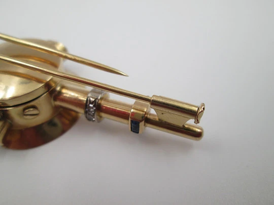 Reloj joya mecánico Movado. Oro 18k, diamantes, zafiros y esmeraldas. 1930