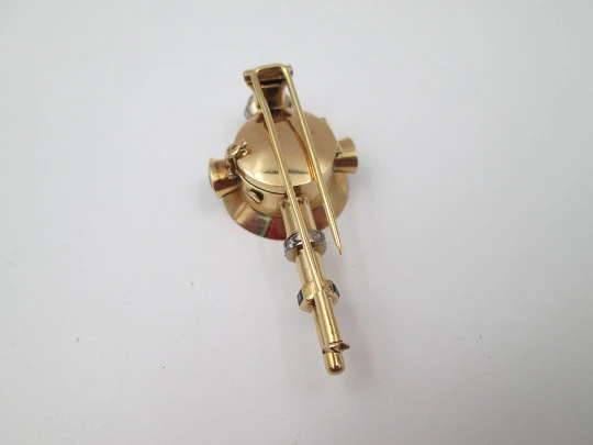 Reloj joya mecánico Movado. Oro 18k, diamantes, zafiros y esmeraldas. 1930
