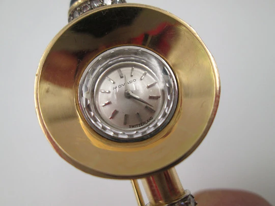 Reloj joya mecánico Movado. Oro 18k, diamantes, zafiros y esmeraldas. 1930