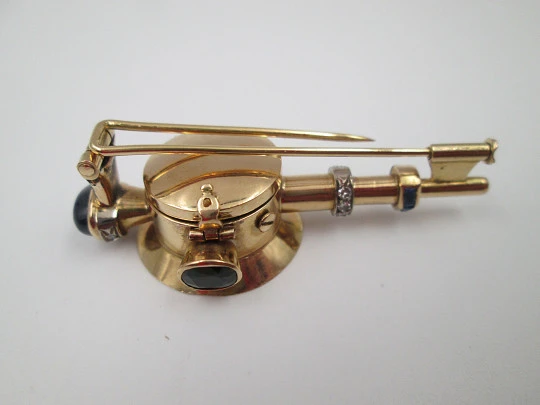 Reloj joya mecánico Movado. Oro 18k, diamantes, zafiros y esmeraldas. 1930